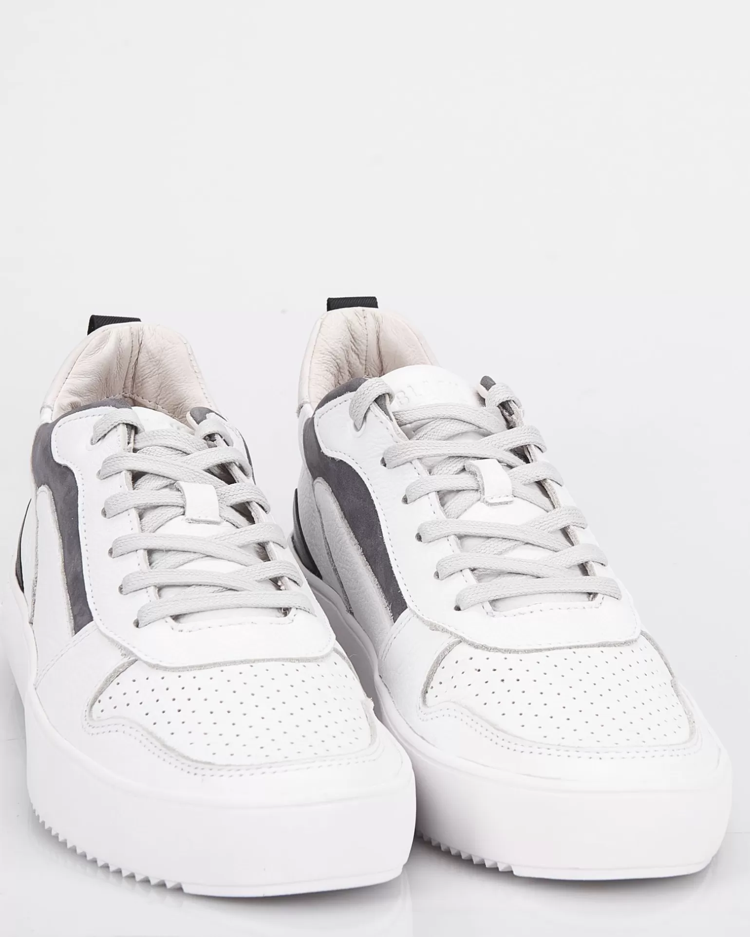 Sneakers>Blackstone Online