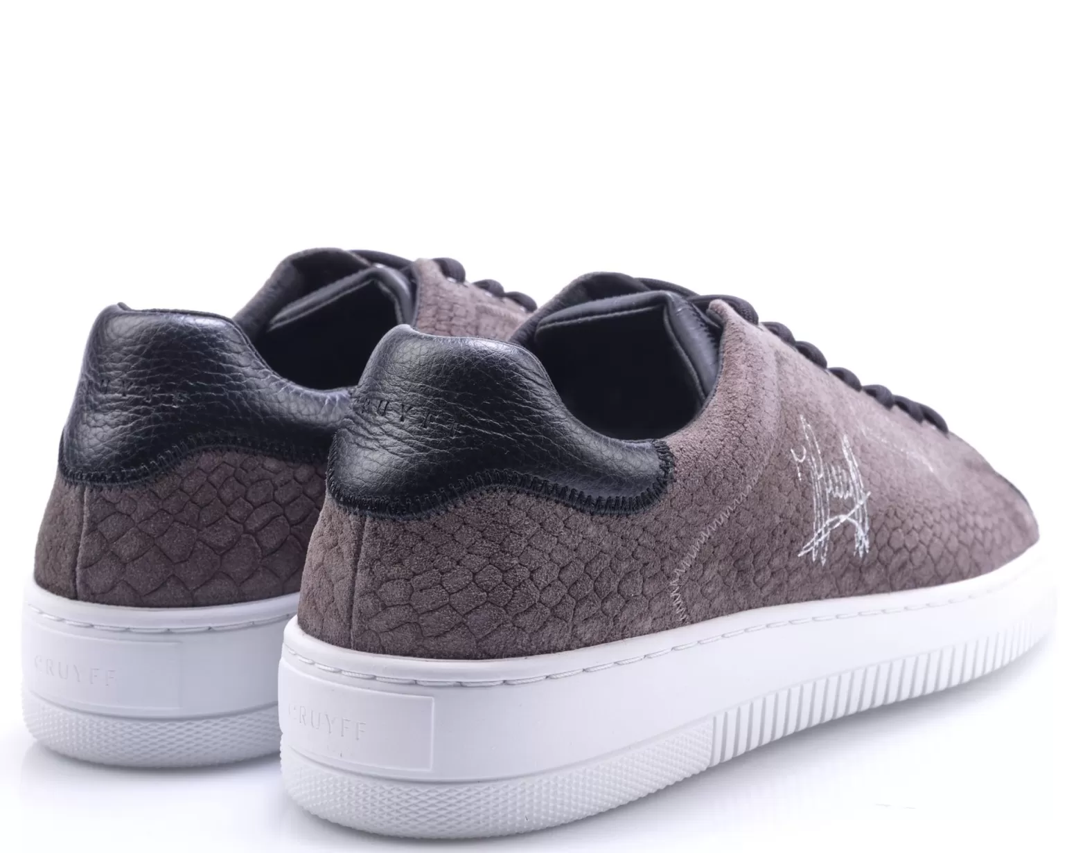 Joan Sneakers>Cruyff Store